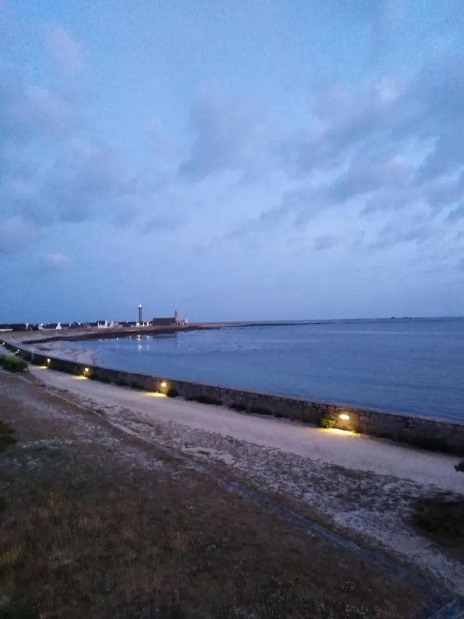 Ty Sterenn E Giulia 700M De La Plage De Lodonnec Loctudy 0*,  France
